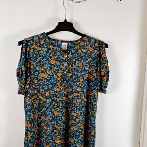 T-C Fashion women's size Large blouse multicolor print v-neck 3/4 sleeves